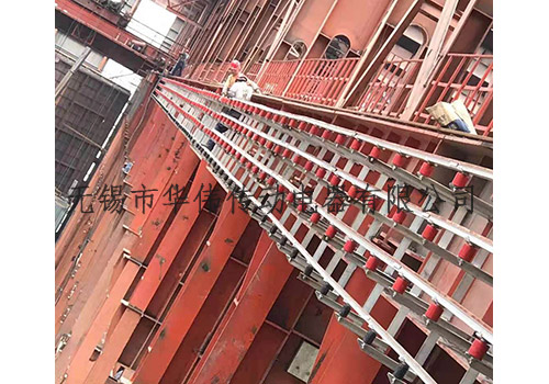 鋼體滑觸線的結構使得它能夠耐受高溫高電壓強腐蝕多粉塵等惡劣環境